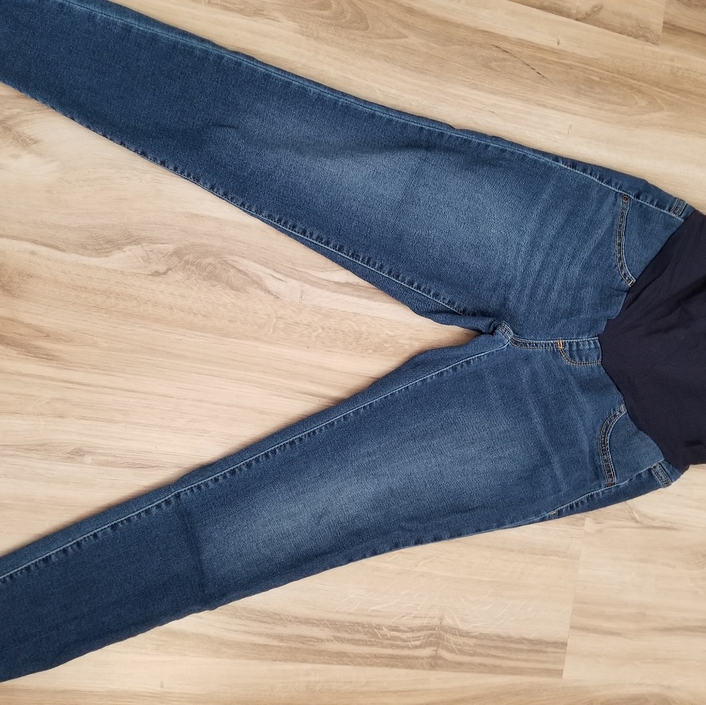 Maternity jeans size 6
